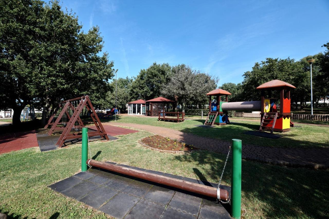 Camping Ulika Mobile Homes - Naturist Červar-Porat Exterior foto
